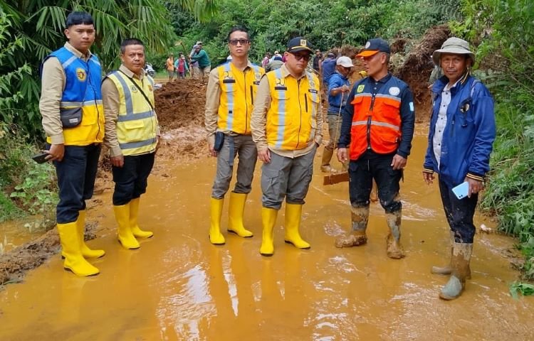 Pemkab Bogor Sigap Tangani Longsor, Akses Nanggung-Jasinga Segera Pulih Pemkab Bogor Sigap Tangani Longsor, Akses Nanggung-Jasinga Segera Pulih