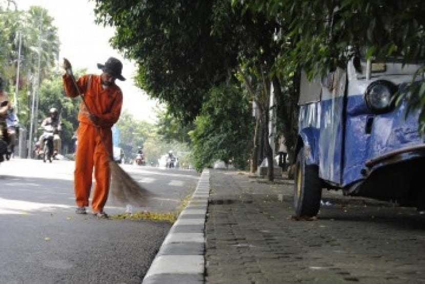 Wali Kota Bandung Ancam Pecat Penyapu Jalan Terlambat, 1.500 Petugas Dievaluasi Wali Kota Bandung Ancam Pecat Penyapu Jalan Terlambat, 1.500 Petugas Dievaluasi