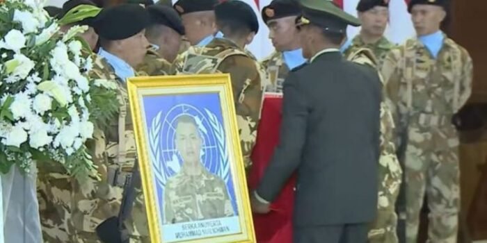 Jenazah Prajurit TNI Gugur Lebanon Tiba di Soetta, Penghormatan Terakhir Jenazah Prajurit TNI Gugur Lebanon Tiba di Soetta, Penghormatan Terakhir