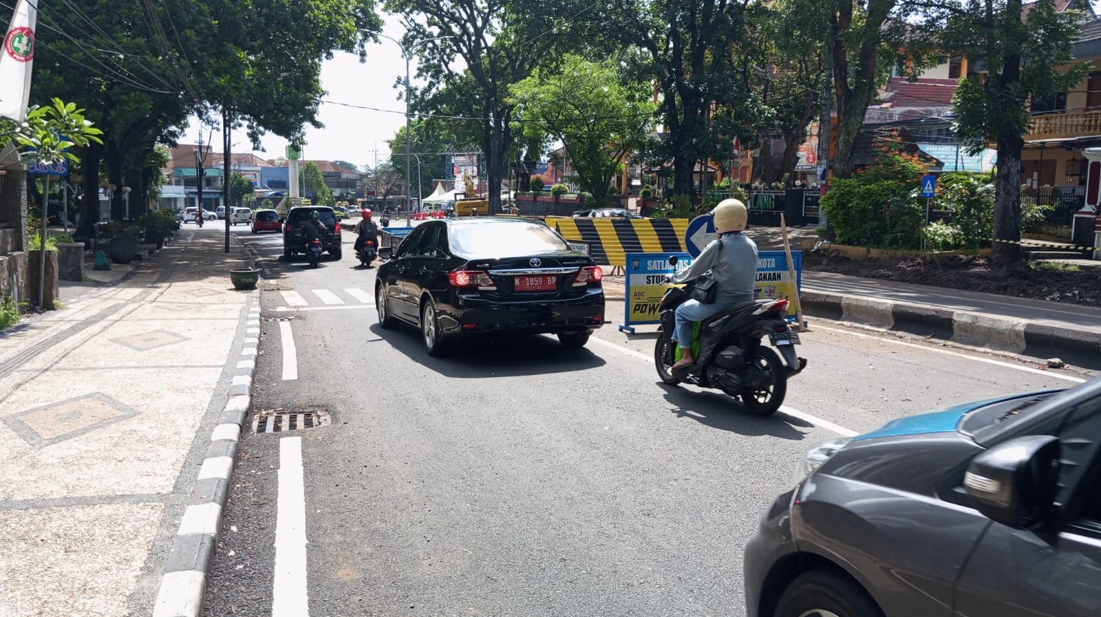 Jalan Leuwimunding Puncak Mulya Bandung Kembali Dapat Dilalui Motor