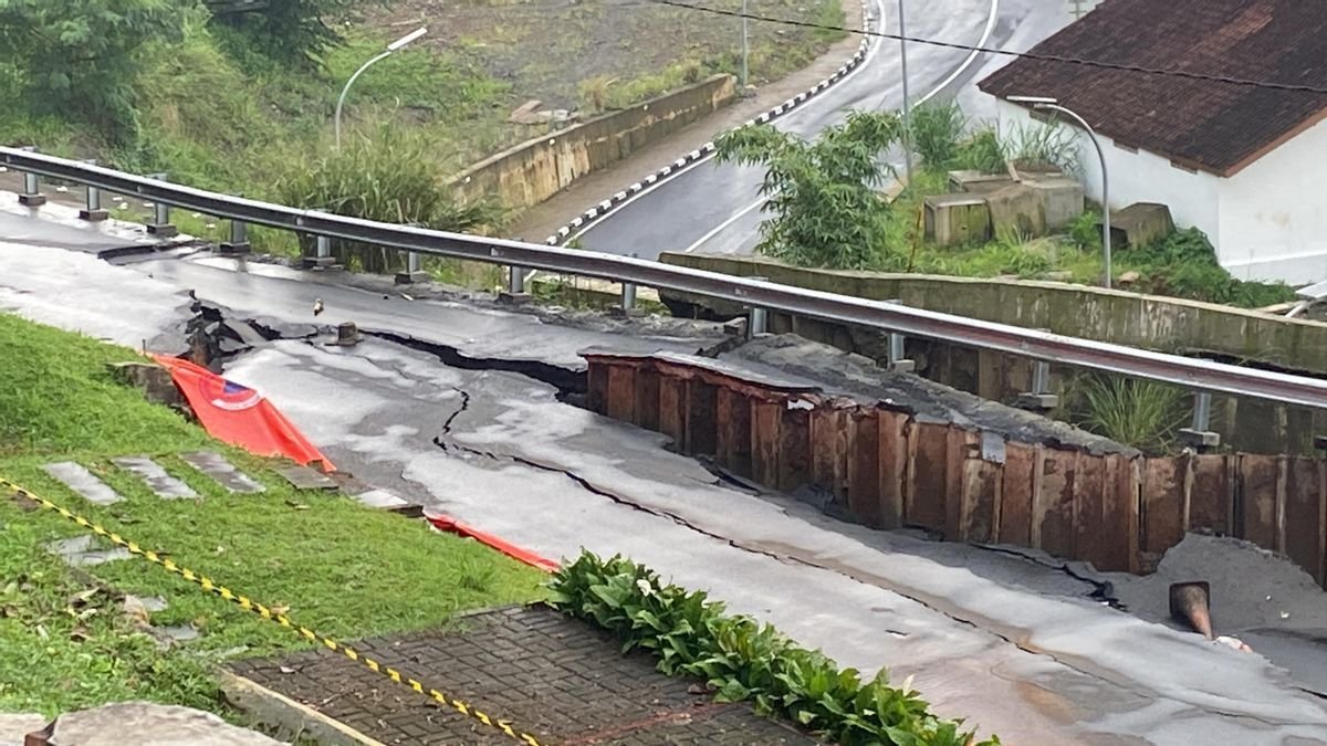 Jenal Mutaqin Beberkan Bahaya Jalan Baru Batutulis Bogor, Tebingan PT KAI Jadi Sorotan Jenal Mutaqin Beberkan Bahaya Jalan Baru Batutulis Bogor, Tebingan PT KAI Jadi Sorotan