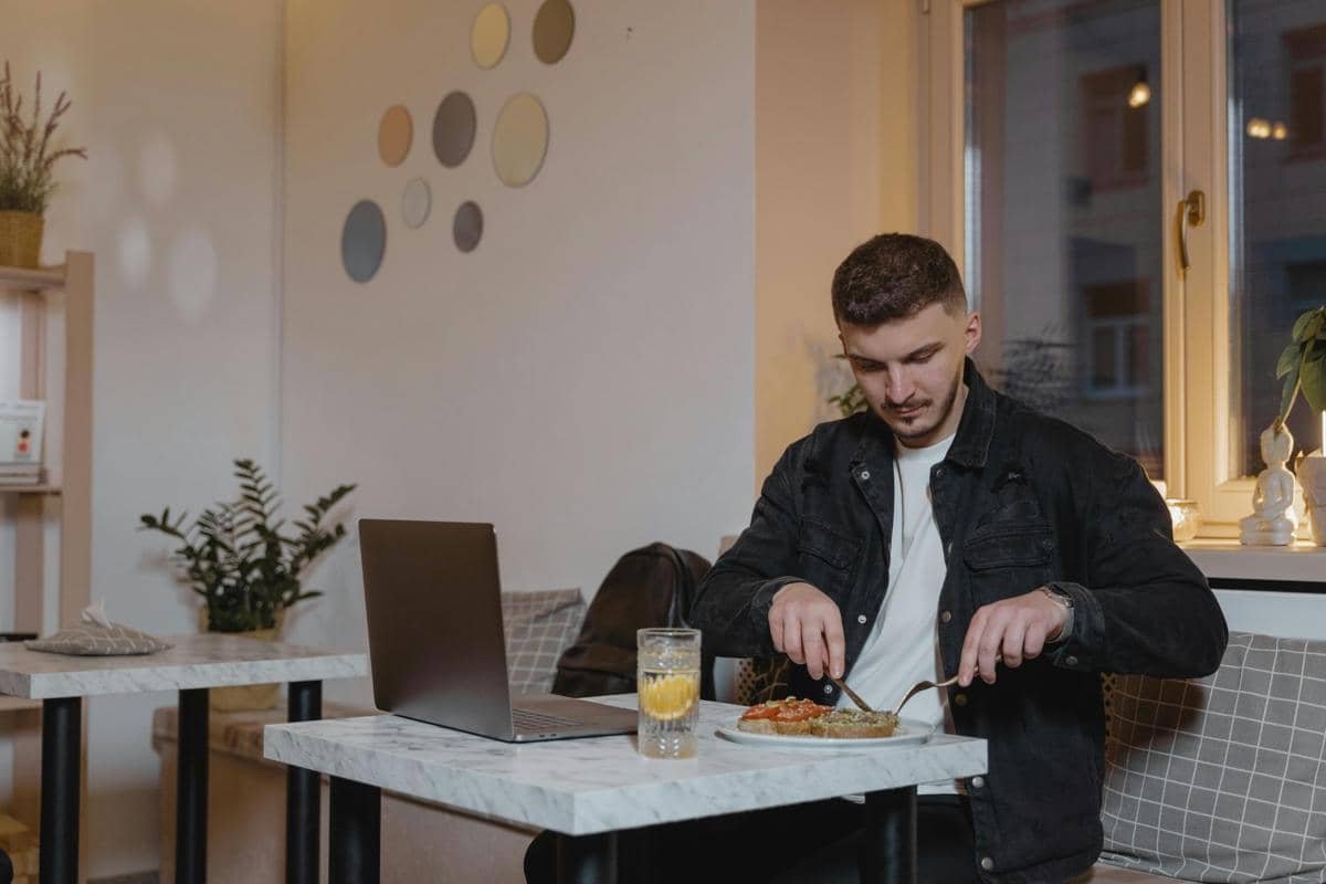 5 tips menjaga berat badan ideal untuk pria pecinta kuliner 5 tips menjaga berat badan ideal untuk pria pecinta kuliner