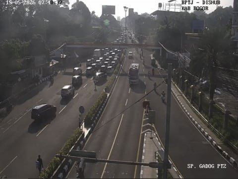 Akhir pekan panjang, arus lalu lintas ke Puncak Bogor padat pagi ini Akhir pekan panjang, arus lalu lintas ke Puncak Bogor padat pagi ini
