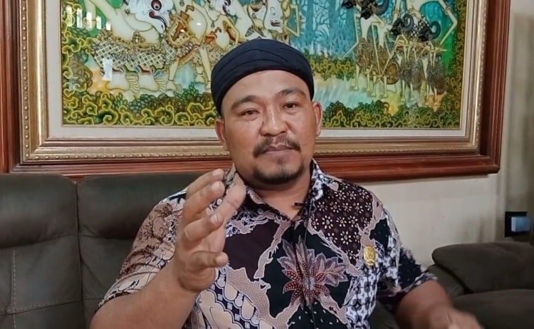 Dukung Kuwu Kedungjaya, Massa Serbu DPRD Cirebon Minta Anggota HSG Dihukum Tegas Dukung Kuwu Kedungjaya, Massa Serbu DPRD Cirebon Minta Anggota HSG Dihukum Tegas