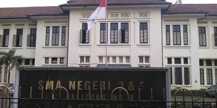 7 SMA Terbaik di Bandung 2026: Akreditasi & Program Unggulan 7 SMA Terbaik di Bandung 2026: Akreditasi & Program Unggulan