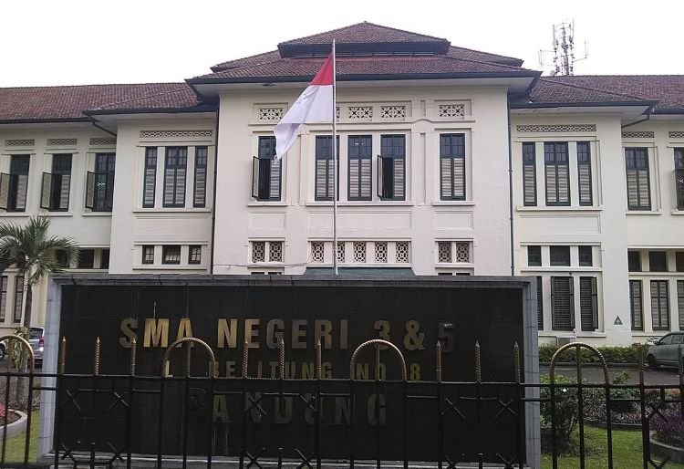 7 SMA Terbaik di Bandung 2026: Akreditasi & Program Unggulan 7 SMA Terbaik di Bandung 2026: Akreditasi & Program Unggulan