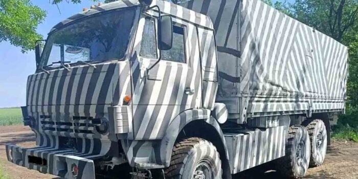 Rusia Hias Truk untuk Tipu Drone AI di Ukraina Rusia Hias Truk untuk Tipu Drone AI di Ukraina