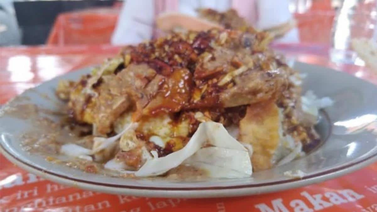 Kuliner Khas Semarang: 3 Tahu Gimbal yang Menggugah Selera Kuliner Khas Semarang: 3 Tahu Gimbal yang Menggugah Selera