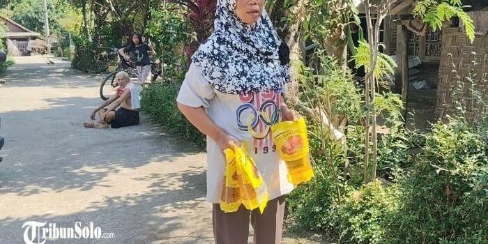 Warga Sragen Masak Nasi Goreng Pakai Minyakita Berbau Solar, Ini Hasilnya! Warga Sragen Masak Nasi Goreng Pakai Minyakita Berbau Solar, Ini Hasilnya!