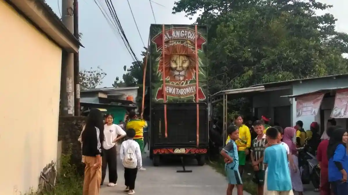 Tiga pemain odong-odong tewas dan dua luka bakar akibat tersengat kabel listrik di Cikarang Bekasi