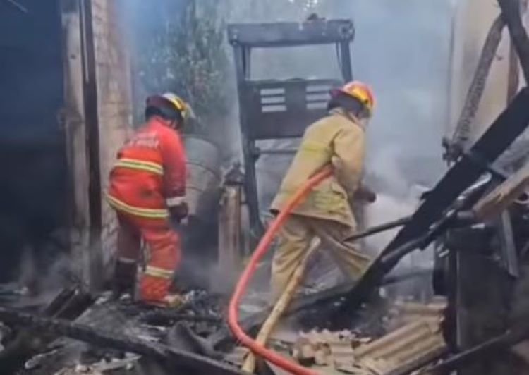 Rumah Warga Ciampea Ludes Terbakar Akibat Korsleting Listrik