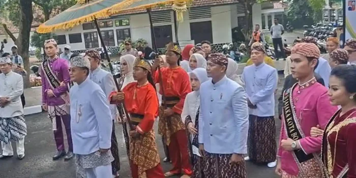 Suasana Paripurna Hari Jadi Bogor ke-544 di DPRD Kota Bogor dengan Pakaian Adat Kompak Suasana Paripurna Hari Jadi Bogor ke-544 di DPRD Kota Bogor dengan Pakaian Adat Kompak