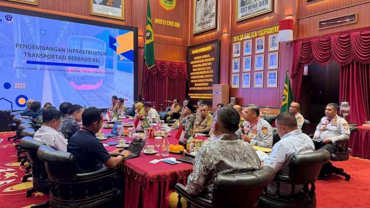 Bupati Bogor Dorong Jalur Kereta Selatan dan Barat Atasi Kemacetan Bupati Bogor Dorong Jalur Kereta Selatan dan Barat Atasi Kemacetan