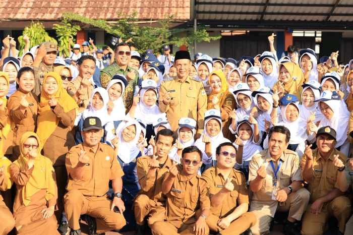 Jaro Ade Gelar ‘Kami Mendengar’ di SMPN 3 Cileungsi, Tekankan Karakter dan Jauhi Tawuran Jaro Ade Gelar ‘Kami Mendengar’ di SMPN 3 Cileungsi, Tekankan Karakter dan Jauhi Tawuran