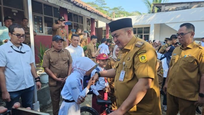 Rudy Susmanto Gerak Cepat Atasi Krisis Air di SDN 05 Lulut Rudy Susmanto Gerak Cepat Atasi Krisis Air di SDN 05 Lulut