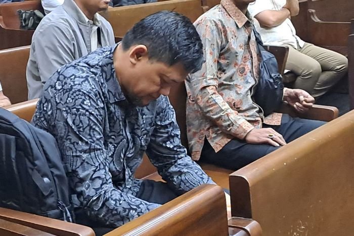 Mantan Pejabat Bea Cukai Akui Instruksi ‘Bersih-bersih’ Jelang OTT KPK Mantan Pejabat Bea Cukai Akui Instruksi ‘Bersih-bersih’ Jelang OTT KPK