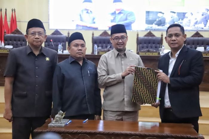 Pemkab Bekasi dan DPRD Sepakati Raperda APBD 2025, Perkuat Akuntabilitas Pemkab Bekasi dan DPRD Sepakati Raperda APBD 2025, Perkuat Akuntabilitas