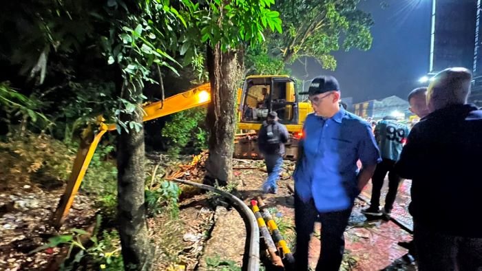 Pemkab Bogor Tangani Tumpukan Sampah Kali Baru dengan Alat Berat, Ajak Warga Jaga Kebersihan Pemkab Bogor Tangani Tumpukan Sampah Kali Baru dengan Alat Berat, Ajak Warga Jaga Kebersihan