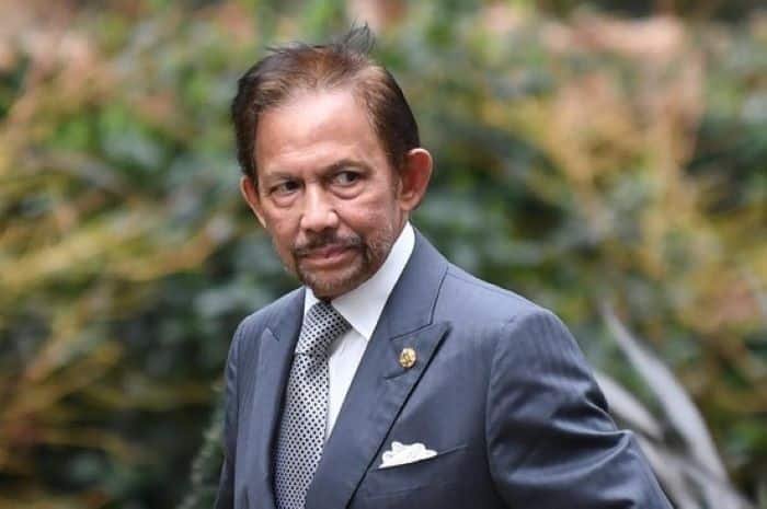 Sultan Brunei Cabut Gelar Kerajaan Menantu karena Perilaku Tak Pantas Sultan Brunei Cabut Gelar Kerajaan Menantu karena Perilaku Tak Pantas
