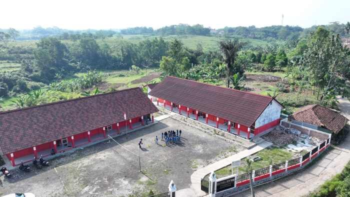 Bupati Rudy Susmanto Targetkan Sekolah & Jalan Rusak Tuntas 2028 Bupati Rudy Susmanto Targetkan Sekolah & Jalan Rusak Tuntas 2028