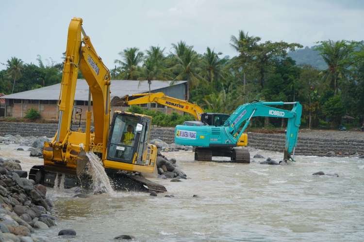 Pipa Air Terputus dan 120 Rumah Rusak, Penanganan Banjir Bandang Kota Padang Dipercepat Pipa Air Terputus dan 120 Rumah Rusak, Penanganan Banjir Bandang Kota Padang Dipercepat