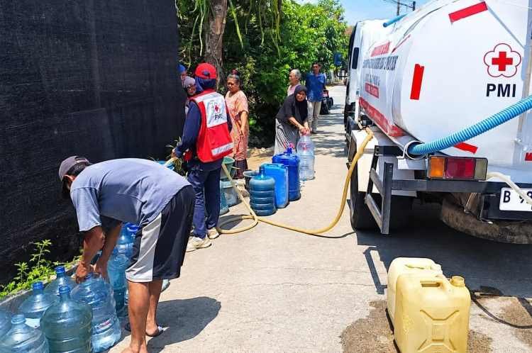 Krisis Air Bersih Pangandaran Meluas, Puluhan Ribu Jiwa Terdampak Kemarau Panjang Krisis Air Bersih Pangandaran Meluas, Puluhan Ribu Jiwa Terdampak Kemarau Panjang