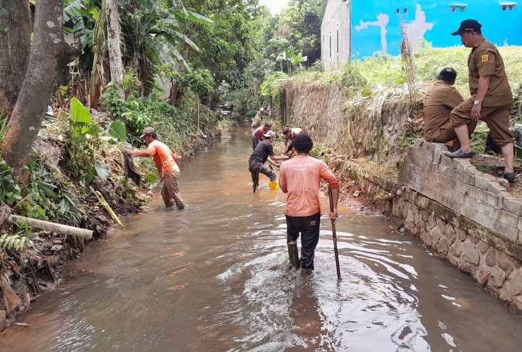 Pemkab Bogor Tangani Cepat Saluran Parakan Jati Pasca Banjir Pemkab Bogor Tangani Cepat Saluran Parakan Jati Pasca Banjir