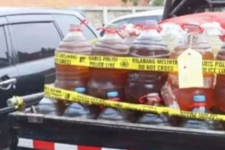 Polres Purwakarta Ungkap Penyelundupan Solar Subsidi ke Subang, 1,1 Ton Disita Polres Purwakarta Ungkap Penyelundupan Solar Subsidi ke Subang, 1,1 Ton Disita